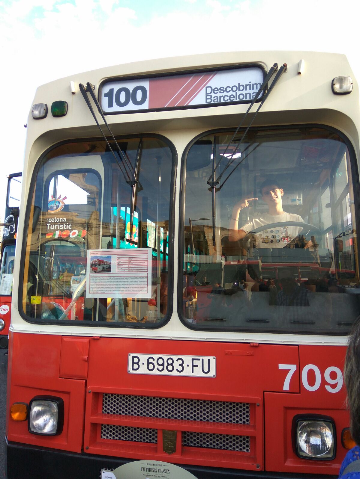 Més informació sobre l'article Espacio Jóvenes va la exposición de autobuses clásicos