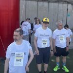 Imágenes de la participación de residentes de Llars Aspanias en la carrera, junto a Álex Roca.